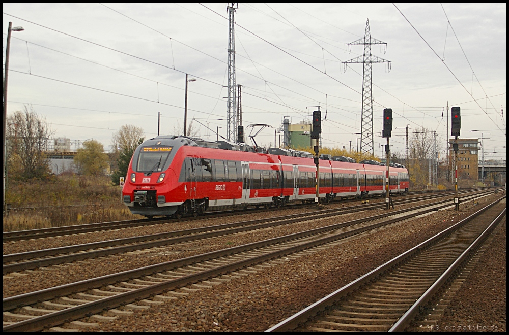 Am 10.11.2012 konnte 442 326 als RE7 nach Wnsdorf-Waldstadt bei der Einfahrt Berlin Schnefeld-Flughafen gesichtet werden.
