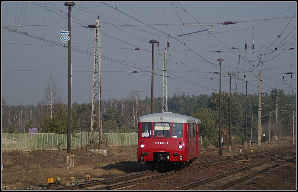 Aus Joachimsthal kommt 172 001-0 und 172 601-7 auf Sonderfahrt nach Bln.-Friedrichstraße (gesehen 26.02.2011)