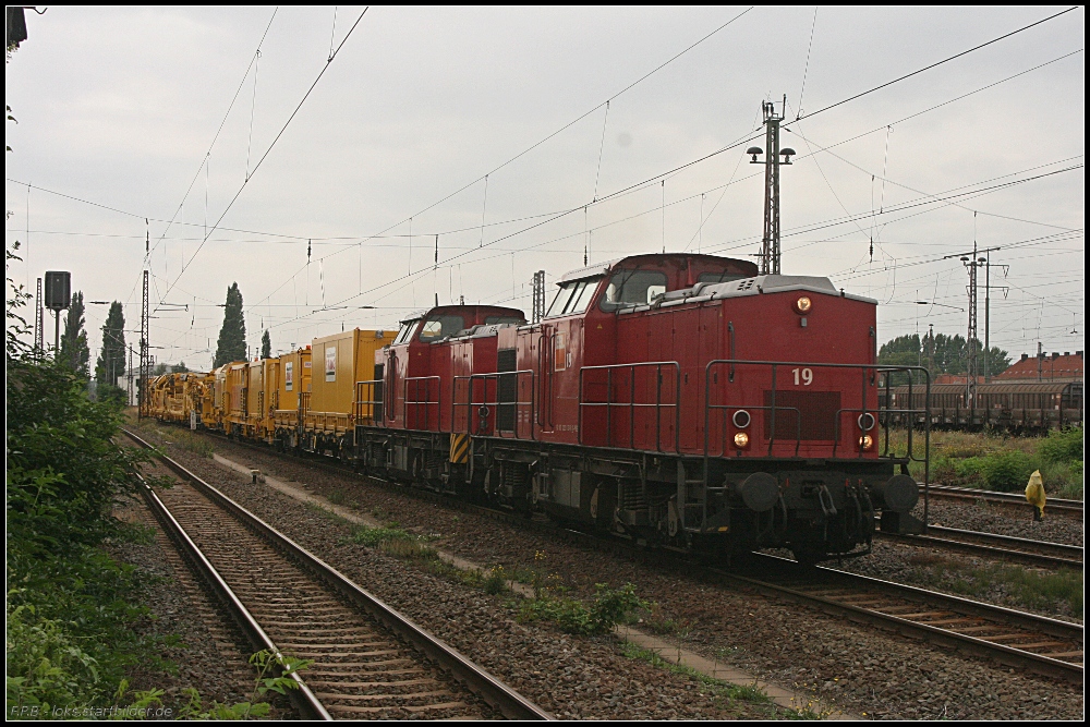 BBL 19 und BBL 20 mit einem Bauzug (ex PBSV, beide Loks angemietet von ALS, gesehen Magdeburg Eichenweiler 09.08.2010)