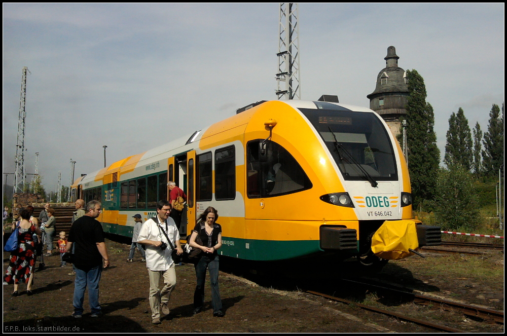 Beim 5. Berliner Eisenbahnfest war auch die ODEG mit dem VT 646.042 vertreten (NVR-Nummer 95 80 0646 042-1 D-ODEG, gesehen Berlin Bw Schneweide 09.09.2012)