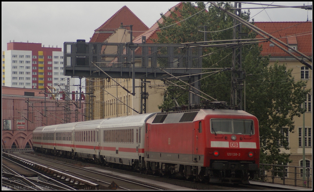 DB Fernverkehr 120 138 schiebt einen Ersatzzug zum nchsten Halt Berlin Ostbahnhof (gesehen 14.06.2012 Berlin Alexanderplatz)
<br><br>
Update: ++ 10.04.2018 bei Fa. Bender, Opladen