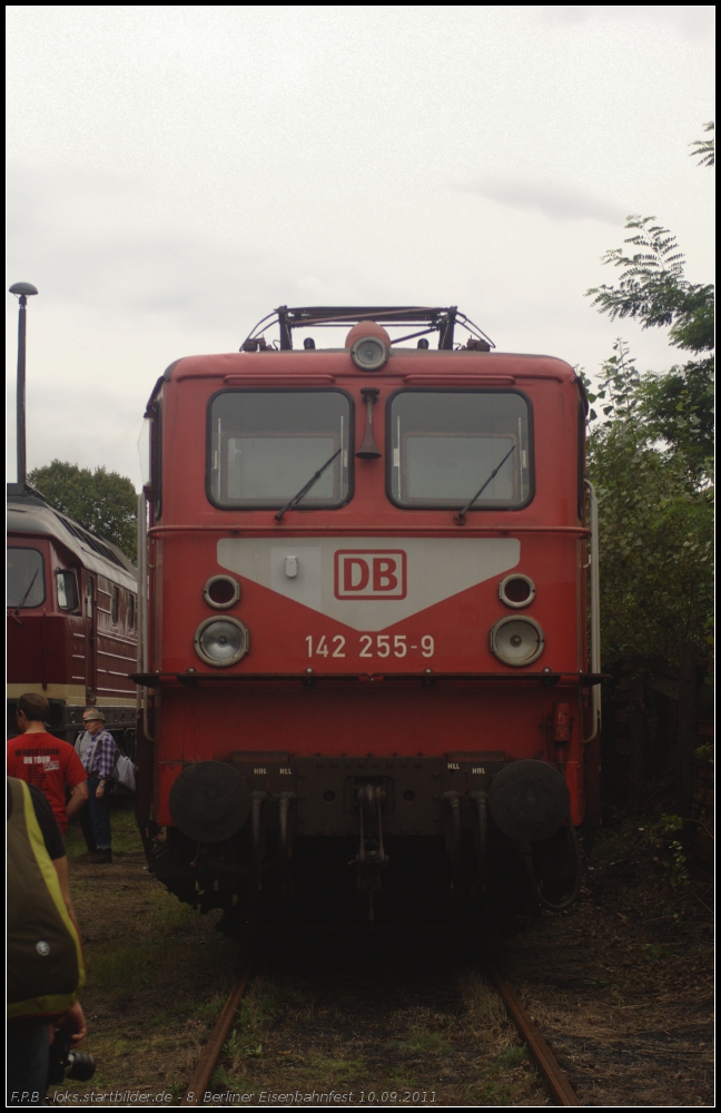 DB Railion 142 255-9 durfte beim Eisenbahnfest auch nicht fehlen (gesehen 10.09.2011 beim 8. Berliner Eisenbahnfest Bw Schöneweide)