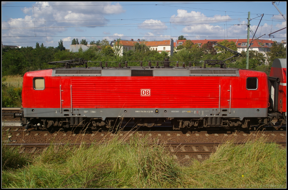 DB Regio 114 014-4 im Profil, fotografiert am 13.09.2012 als sie mit dem RE5 nach Wünsdorf-Waldstadt durch das Berliner Nordkreuz fuhr