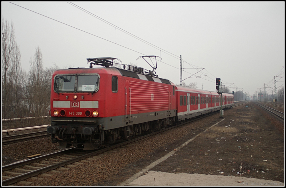 DB Regio 143 309 mit x-Wagen von DB Regio NRW GmbH im S-Bahnergänzungsverkehr als RB 13 Wustermark (gesehen Berlin Jungfernheide 18.02.2011)
<br><br>
- Update: ++ 14.02.2013 bei Fa. Steil, Eschweiler-Aue
