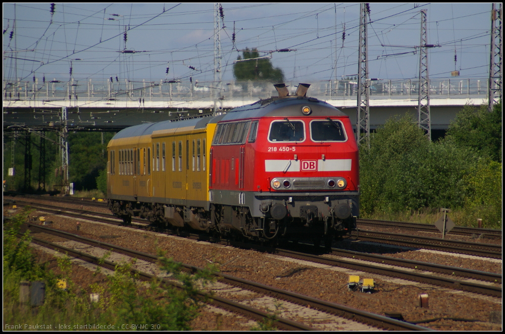DB Regio 218 450 war mit zwei Wagen fr die Fahrwegmessung am 07.07.2013 in Berlin Schnefeld Flughafen
