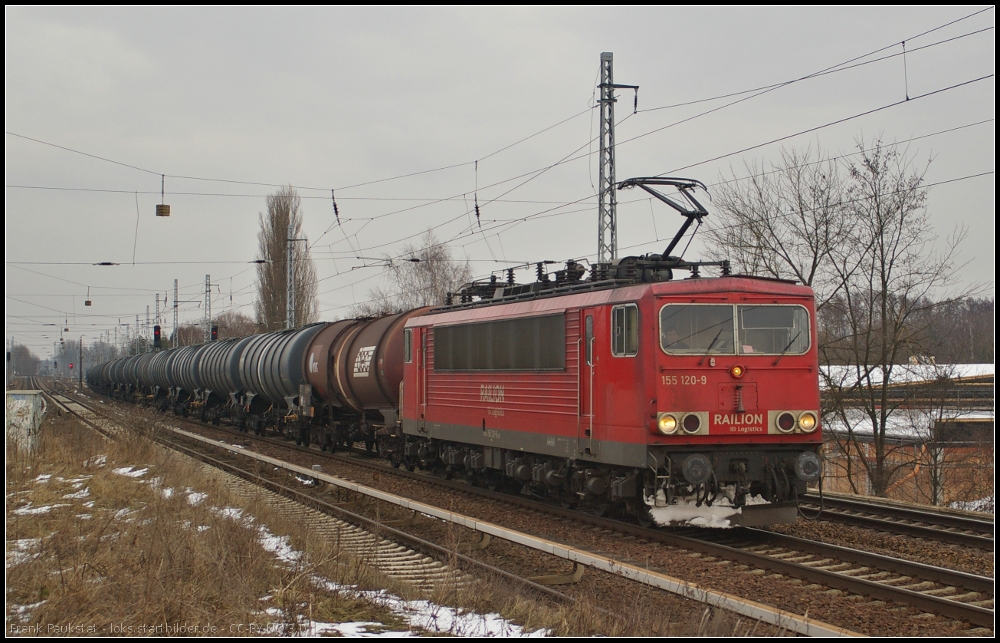 DB Schenker 155 120 mit einem Kesselwagenzug am 12.02.2013 Hhe Berlin-Karow
<br><br>
Update: 12.02.2015 in Opladen verschrottet