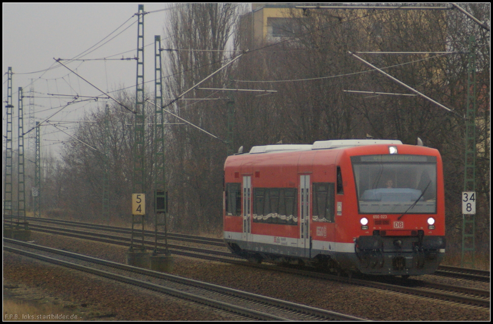 DB ZugBus 650 023 verlsst am 20.12.2012 die Stadler-Werksttten und kommt auf der Dienstfahrt am Bahnhof Berlin Jungfernheide vorbei.