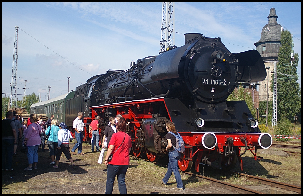 DR 41 1185-2 der Traditionsgemeinschaft Bw Halle P e.V. vor einem historischen Zug beim Bw-Fest (ex 41 185, 7. Berliner Eisenbahnfest, Bw Schöneweide 12.09.2010)