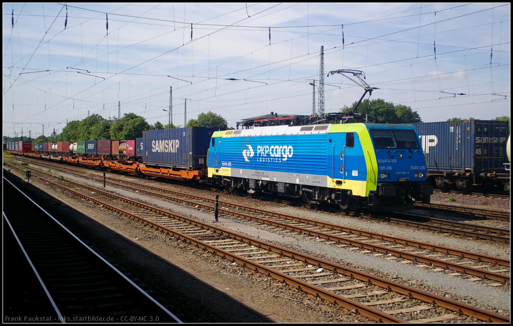 PKPC EU45-205 mit einem Container-Zug am 16.07.2013 in Magdeburg