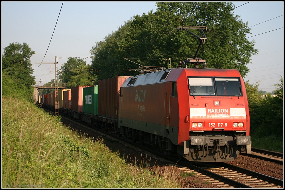 RAILION Logistics 152 117-8 mit Container Richtung Lehrte (gesehen Lehrte-Ahlten b. Hannover 24.06.2010)