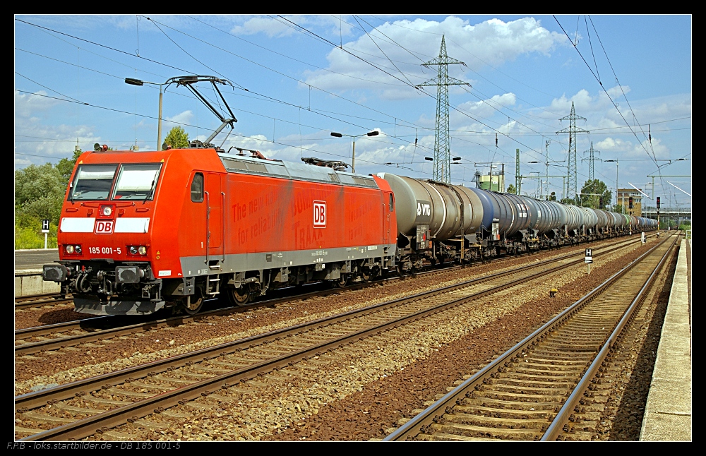 RBH 235 / 185 001-5 fuhr mit Kesselwagen am 22.08.2010 durch den Bahnhof Berlin Schönefeld Flughafen (Eigner DB Schenker Rail, NVR-Nummer 91 80 6185 001-5 D-DB)