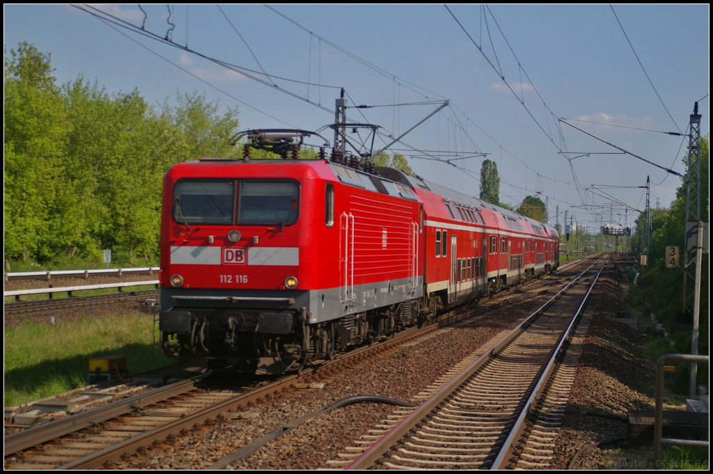 Als RE3 Eberswalde fuhr am 11.05.2017 DB Regio 112 116-9 durch den Bahnhof Berlin-Hohenschnhausen