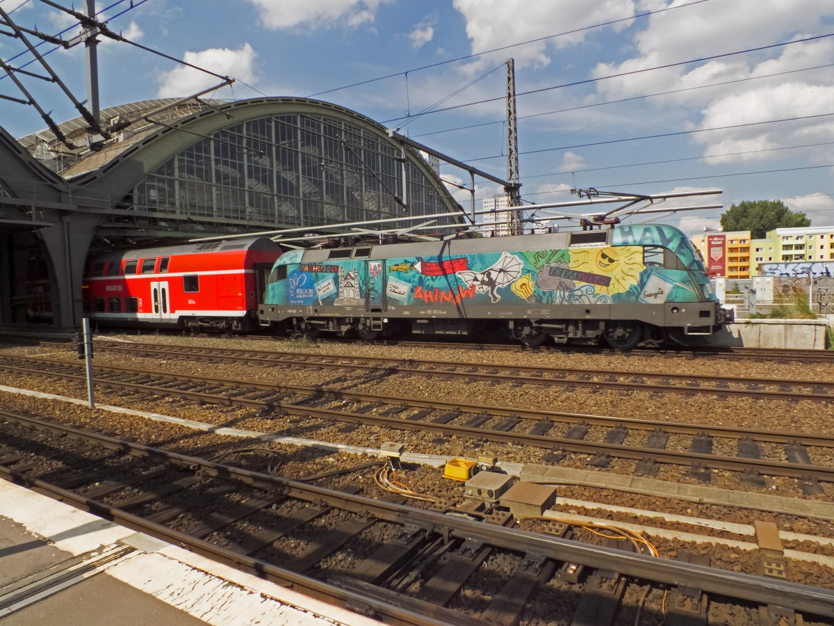 Da ist sie wieder mal, die BUGA-Lok 182 013. Hier am 16.07.14 in Berlin Ost.