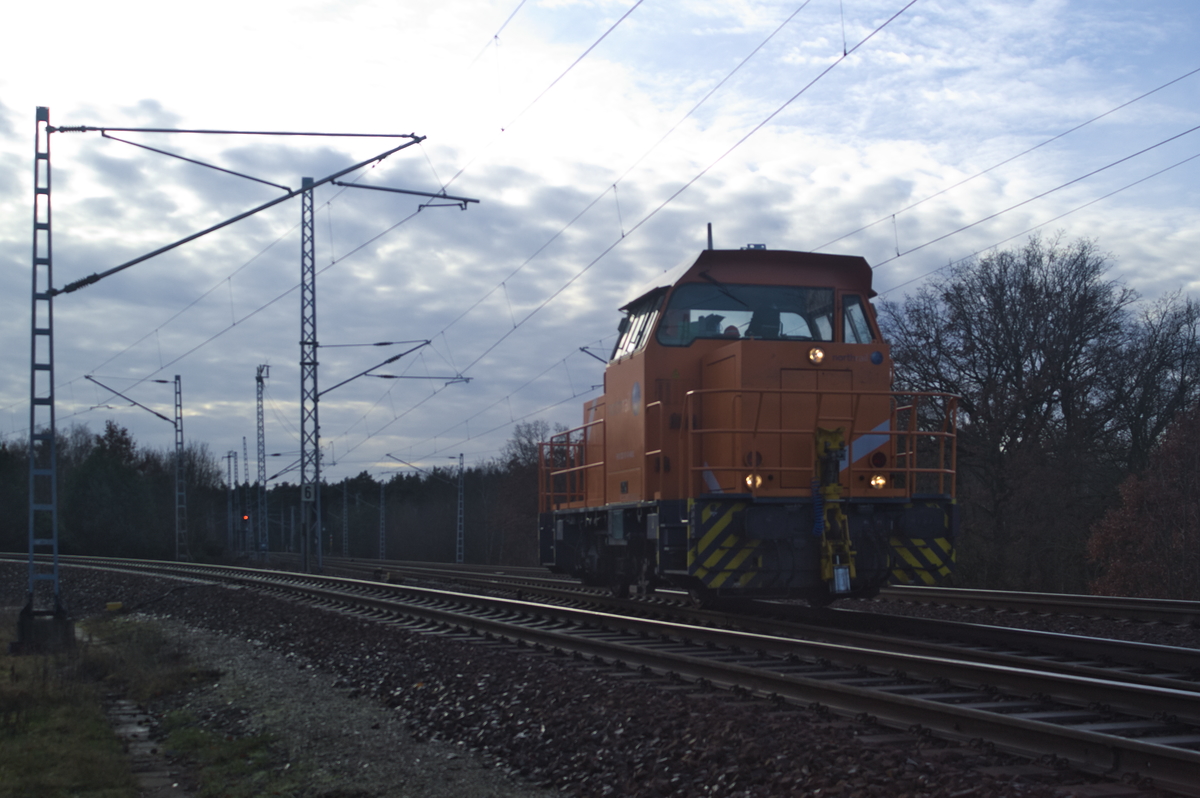 DB Fernverkehr 352 101-0 fuhr am 06.01.2018 zum Tanken nach Bln.-Lichtenberg am B Wuhlheide in Berlin vorbei