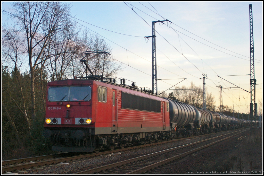DB Schenker 155 048 mit Zans-Wagen am 06.02.2014 in der Berliner Wuhlheide