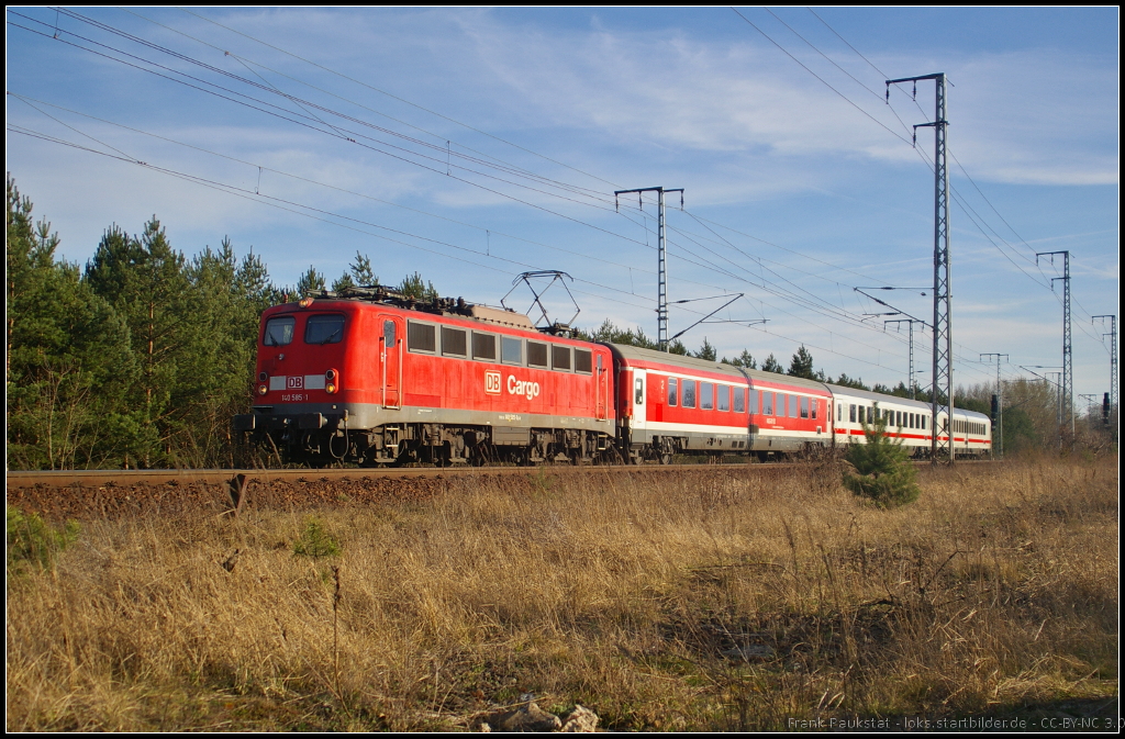 DBSR 140 565-1 mit einem Pbz am 20.03.2014 durch die Berliner Wuhlheide