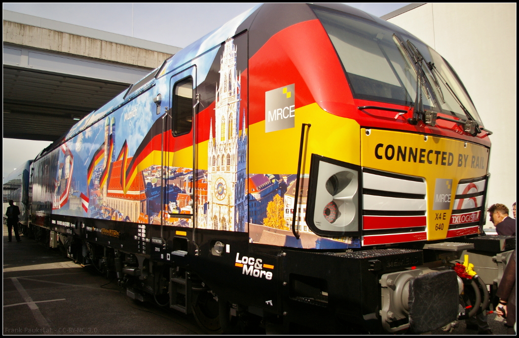 InnoTrans 2016 in Berlin: Ausgestellt war auch die X4E-640  Connected by Rail , die erste Vectron mit Zulassung in Deutschland, Österreich und Italien in Diensten von TX Logistik (NVR-Nummer 91 80 6193 640-0 D-DISPO)