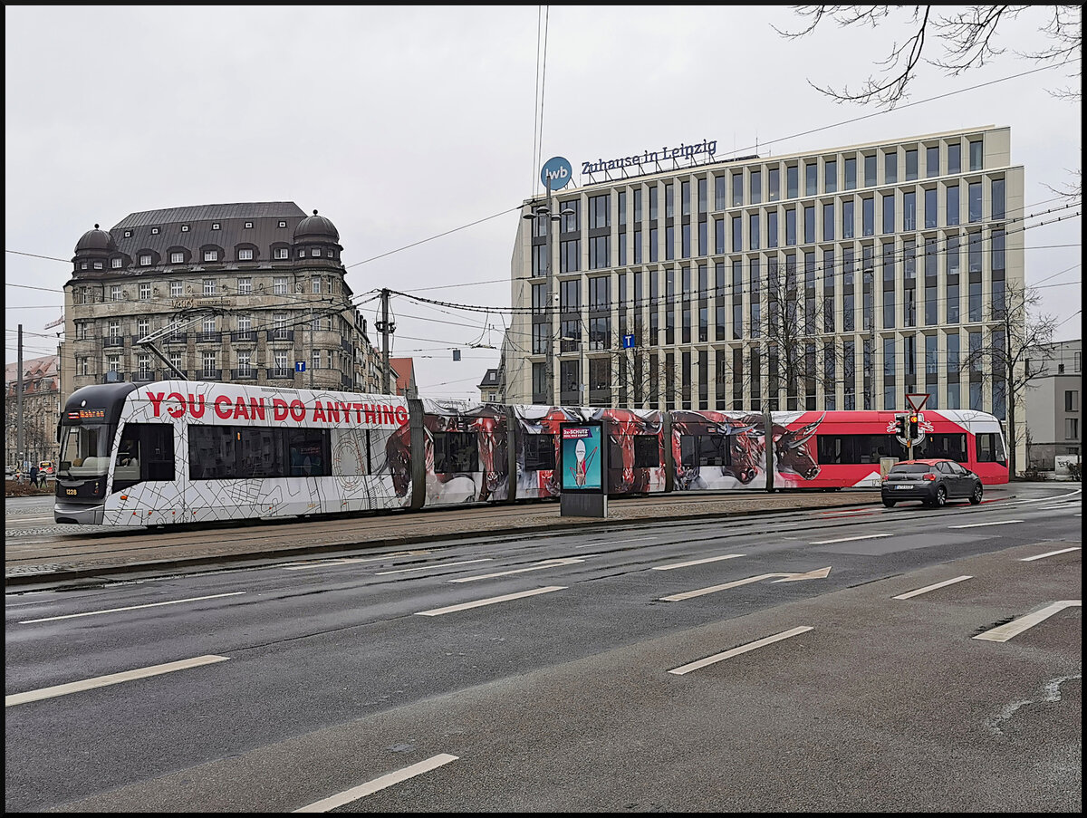 LVB 1228 mit Werbung  YOU CAN DO ANYTHING . Gemeint sind die Roten Bullen, die Bundesligamannschaft aus Leipzig. Die Straßenbahn wird in Leipzig als NGT12 bezeichnet, Leipzig Hauptbahnhof, 20.03.2023 (NGT 12, Typ 12xNfGlTwER, Leipziger Verkehrsbetriebe)
