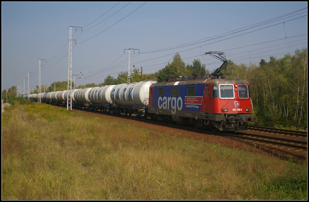 SBB Cargo 421 395-5 mit einem Kesselwagen-Zug am 17.09.2014 durch die Berliner Wuhlheide