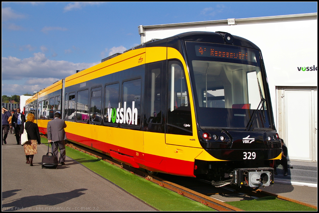 Vossloh Kiepe Citylink Low-flor Tram for Karlsruhe, Germany.

Im September 2014 erhielt die erste Tram vom Typ NET 2012 die BOStrab-Zulassung für das Netz der Verkehrsbetriebe Karlsruhe (VBK). Insgesammt sollen 25 Niederflur-Straßenbahnen geliefert werden. Ausgestellt war die VBK 329 auf der InnoTrans 2014 in Berlin auf dem Freigelände.

Daten: Länge 37.2 m, Höhe 3.7 m, Breite 2.65 m, Gewicht 57.5 t, Höchstgeschwindigkeit 80 km/h, Sitzplätze 107, Stehplätze 137.

Webseite Wiki (deutsch): http://de.wikipedia.org/wiki/NET_2012

