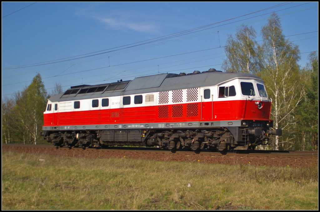 WFL 232 141-2 solo in Berlin Wuhlheide, 23.04.2015
<br><br>
Ausgeliefert wurde die Lok als 132 141-3 an die DR im Jahr 1974. Im Jahr 1992 wurde sie in 232 141-2 umgezeichnet. 2008 war sie bei PCC Rail Szczakowa S.A. im Einsatz. 2014 kam sie zu Rail Time Polska Sp. z o.o.. Seit Januar 2015 ist sie bei der Wedler Franz Logistik GmbH & Co. KG (NVR-Nummer 92 80 1232 141-2 D-WFL)