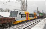 Der Tw 414 der Schnbuchbahn wird am 21.02.2013 von EB22 der Erfurter Bahn berfhrt, hier Hhe Berlin-Karow.