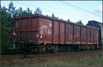 Am Ende eines Zugs mit Schiebewandwagen lief dieser offene Drehgestell-Wagen der Gattung Eaos-x 051 mit.