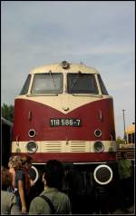 Von den Eisenbahnfreunde Traditionsbahnbetriebswerk Stafurt e.V. kam zum 5. Berliner Eisenbahnfest 118 586-7 (gesehen Berlin Bw Schneweide 09.09.2012)