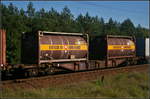 Vierachsiger Drehgestell-Containertragwagen der Gattung Sgns vom Einsteller Touax Rail (33 RIV 88 B-TOUAX 4553 094-x Sgns)