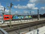 Zu allem Unglck hing dann auch noch die einzige 182er-Werbelok am richtigen Zug auf dem falschen Gleis: 182 013 wirbt fr die BUGA 2015 im Havelland.
