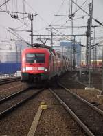 182 004 fhrt am 6.3.14 mit einem RE1 nach Frankfurt (Oder) in Berlin Ostbahnhof ein.