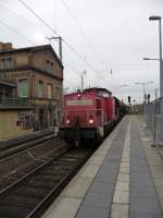 298 308 durchfhrt am 1.11.13 mit einem bergabezug den Bahnhof Michendorf bei Seddin.