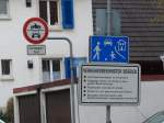 Verkehrsberuhigter Bereich:

- Schrittgeschwindigkeit ist ...  Thomas Wendt 29.04.2013