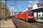 DB Regio 182 011 schiebt ihren Regionalexpress RE1 Magdeburg Hbf am 07.04.2013 aus den Bahnhof Berlin Friedrichstrae
