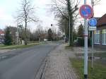 Radfahren auf dem Gehweg nervt. In kleineren Orten wird jedoch oft eine Benutzungspflicht angeordet, auch wenn dies seit 1998 nur bei besonderer Gefahr auf der Fahrbahn zulssig ist. Dornum, Ostfriesland, 1.1.2013