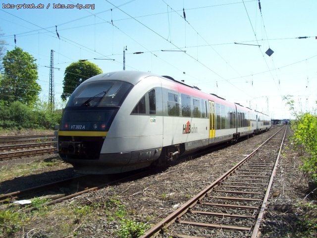 VT 302 / 642 402 der HLB Kahlgrundbahn wartet in Hanau auf den nächsten Einsatz (15.04.2007).