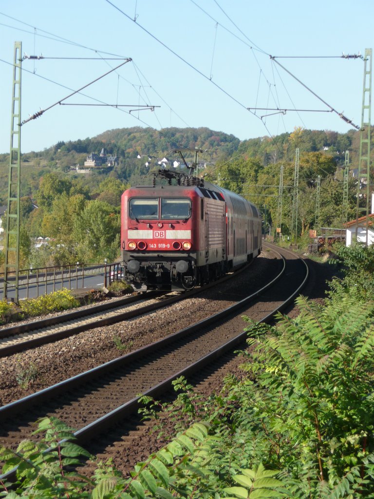143 919 am 02.10.2011 bei Linz (Rhein)
RB27 -> Koblenz Hauptbahnhof