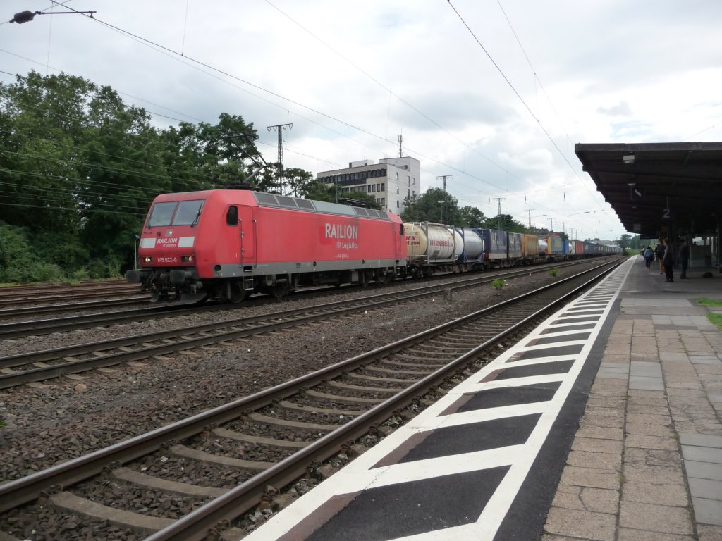 145 022 durchf�hrt am 08.08.2012 den Bahnhof K�ln-West in n�rdlicher Richtung.