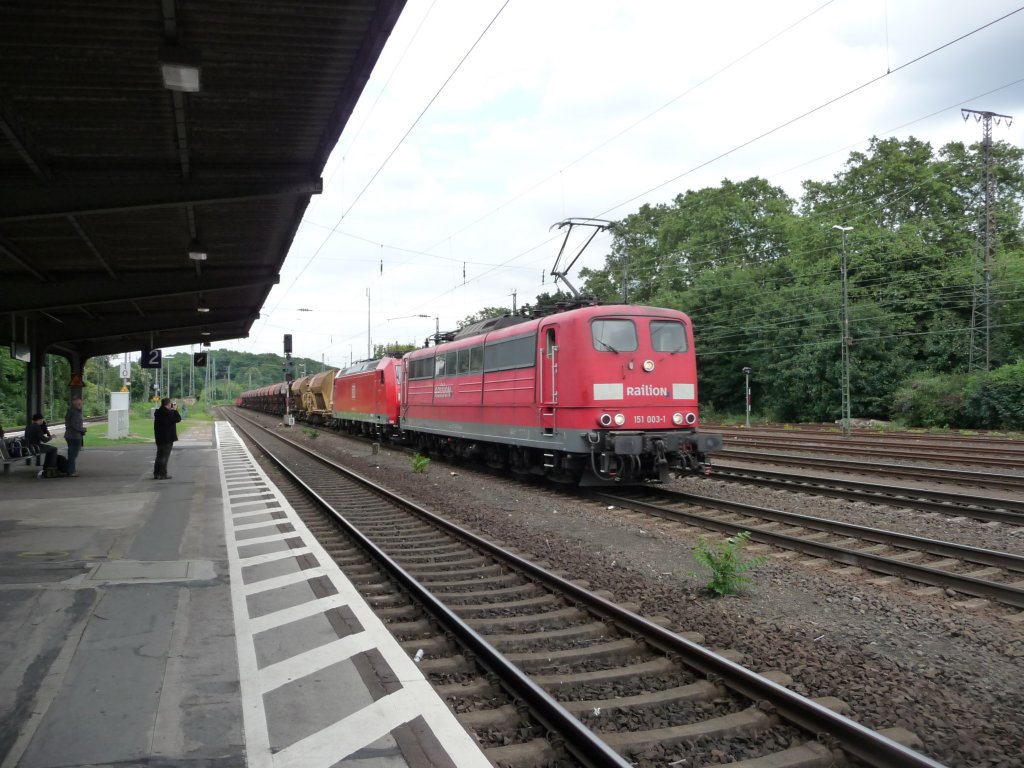 151 003 und eine abgebgelte 185er am 08.08.2012 in Kln-West.