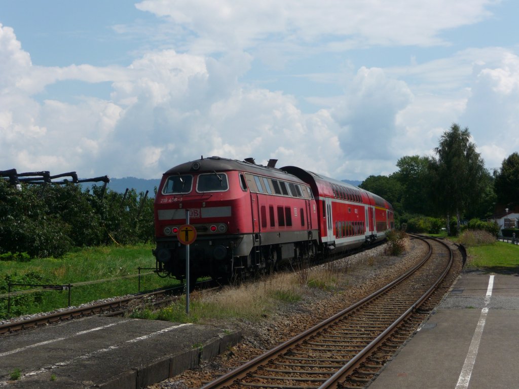 218 438 durchf�hrt am 29.07.2011 den Bahnhof Nonnenhorn am Bodensee. Ziel des Zuges ist Lindau Hauptbahnhof.