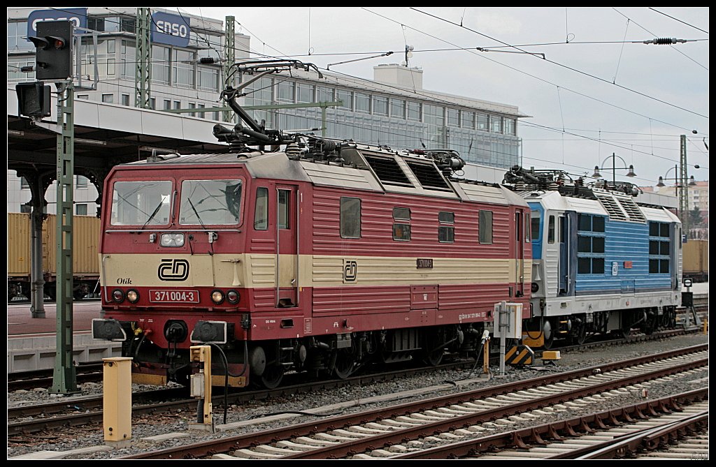 CD 371 004-3  Olik  ruht sich kurz aus (Dresden Hbf 27.03.2010)