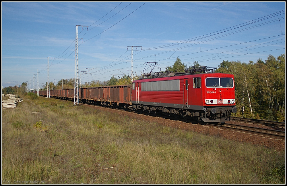 DB 155 245-4 mit Eas-x-Wagen Richtung Eichgestell (gesehen Berlin Wuhlheide 13.10.2010)