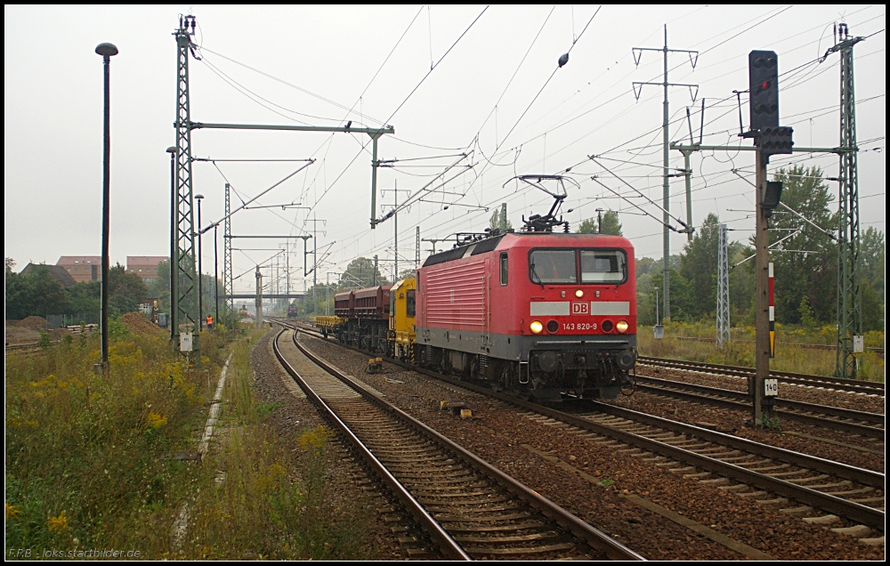 DB Fahrwegdienste 143 820-9 mit Baugermpel (DB Regio AG Nrnberg, gesehen Berlin Schnefeld Flughafen 09.09.2010 - Update: 11/2011 in Nrnberg schadhaft abgestellt; 01/2012 in Nrnberg z; 26.04.2012 verschrottet)