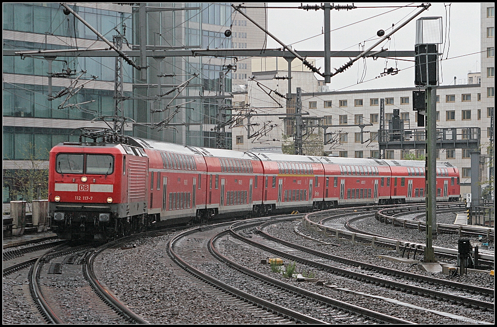 DB Regio 112 117-7 und dem RE1 nach Eisenhüttenstadt (Berlin Zoologischer Garten 15.05.2010)