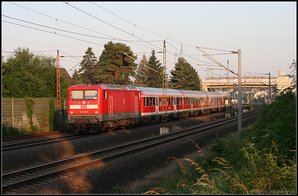 DB Regio 112 126-8 mit einem Regio Richtung Lehrte (gesehen Lehrte-Ahlten b. Hannover 24.06.2010)
<p>
++ 09.04.2019 bei Fa. Bender, Opladen