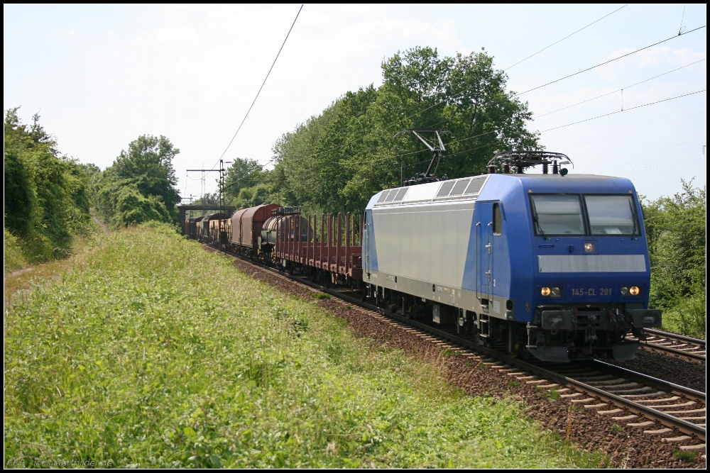 DB Schenker 145-CL 201 mit gemischtem Gterzug. Die Lok wird intern als 145 521-1 gefhrt (NVR-Nummer 91 80 6145 097-2 D-RBH, ex RBH 201, Eigentum Alpha Trains, seit 05/2010 vermietet, gesehen Lehrte-Ahlten b. Hannover 24.06.2010)