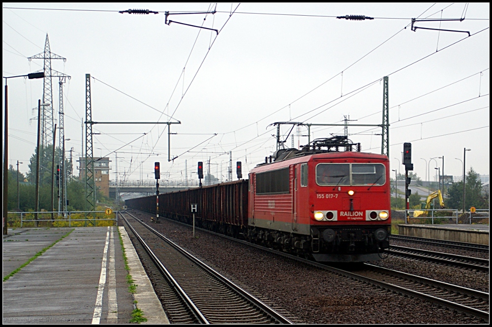 DB Schenker 155 017-7 mit Eaonos-Wagen (gesehen Berlin Schnefeld Flughafen 09.09.2010)
<br><br>
Update: 04/2015 in Rostock-Seehafen z; ++ 08.09.2015 in Opladen