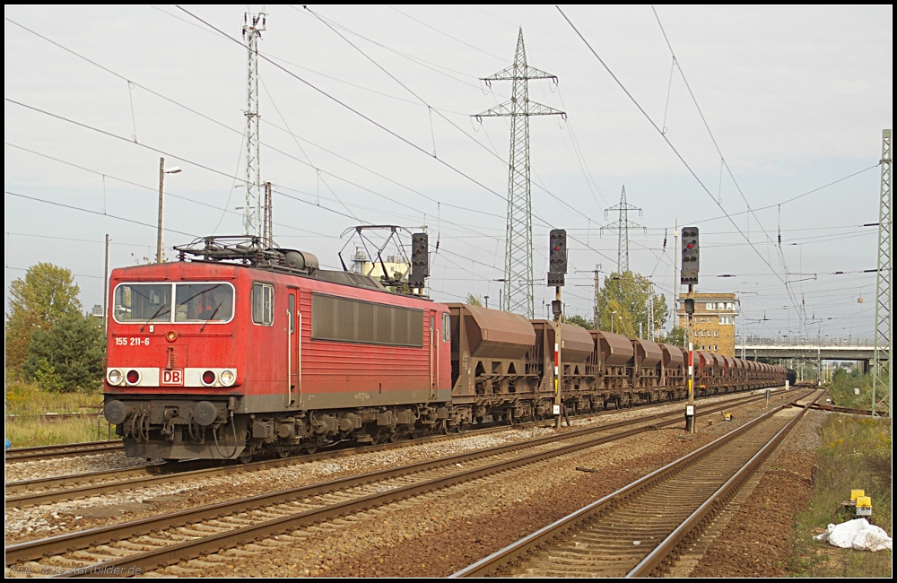 DB Schenker 155 211-6 mit Facns-Wagenzug Richtung Genshagener Heide (gesehen Berlin Schnefeld Flughafen 06.10.2010)