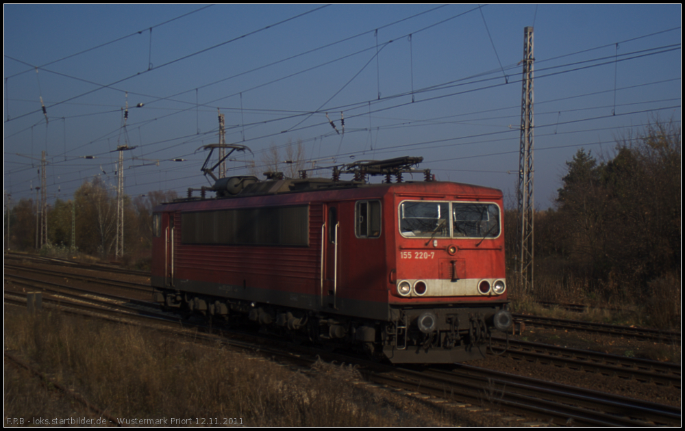 DB Schenker 155 220-7 kommt am 12.11.2011 solo durch den Bahnhof Wustermark Priort gefahren
<br><br>
- Update: ++ 28.10.2014 bei Fa. Bender, Opladen