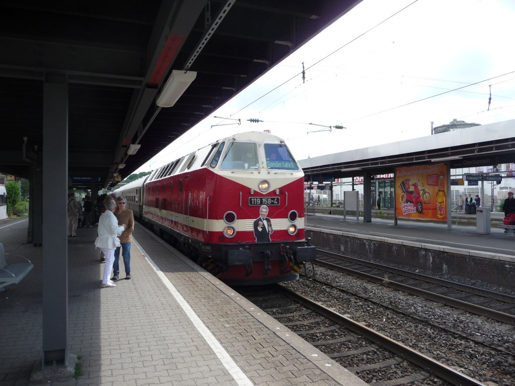Die Museumslok 119 158 durchf�hrt am 12.06.2011 den Bahnhof Wuppertal-Oberbarmen.
